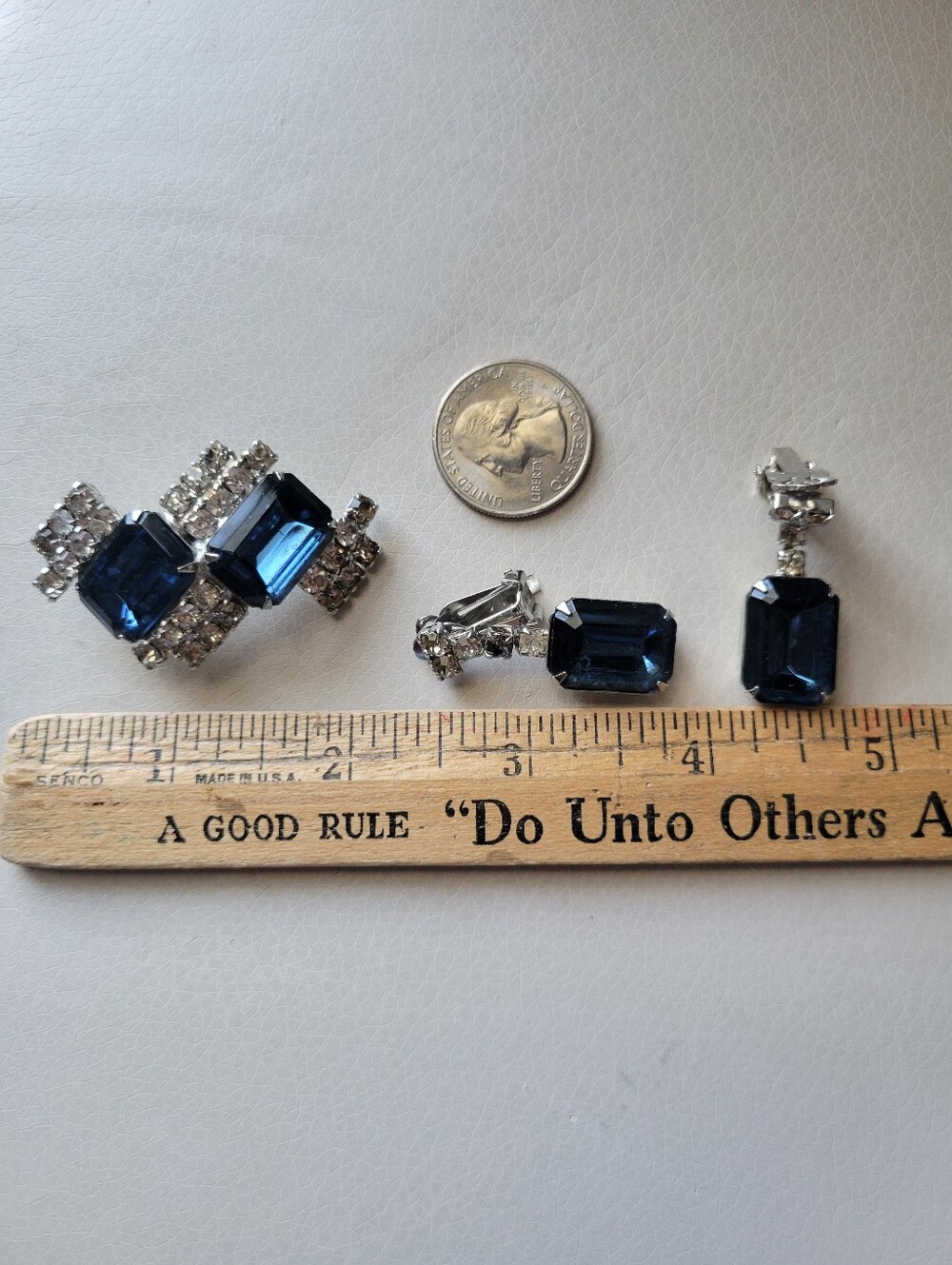 Estate Find Demi-Parure ~ Blue Faux Gems & Rhinestones Brooch Clip-On Earrings - Picture 8 of 16